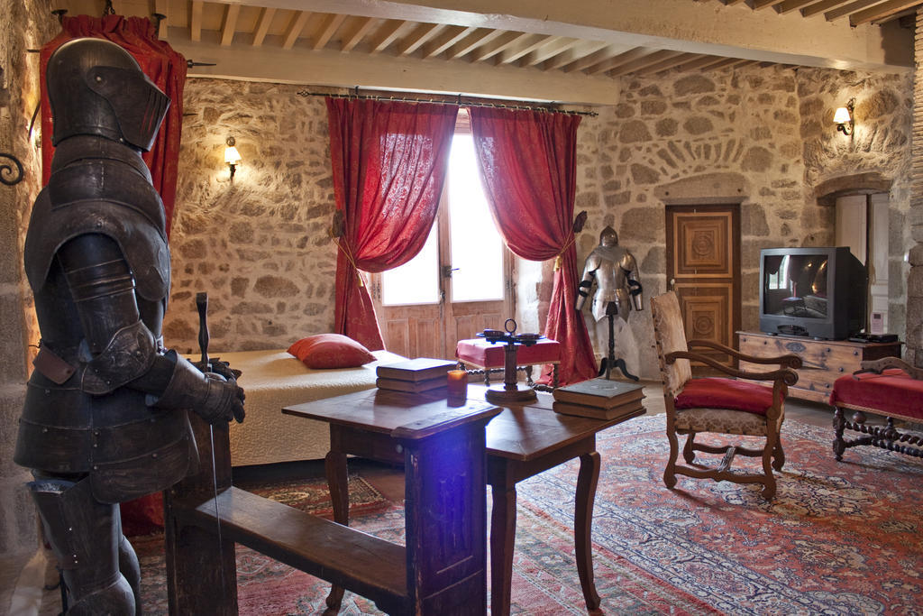 Chateau De Chantelauze Olliergues الغرفة الصورة